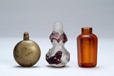 A GROUP OF THREE (3) CHINESE SNUFF BOTTLES