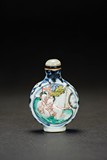 A BLUE AND WHITE 'EROTIC SCENE' SNUFF BOTTLE