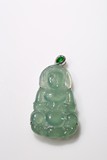 A GREEN GLASSY JADEITE JADE GUANYIN PENDANT