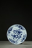 A BLUE AND WHITE 'THREE FRUITS' DISH