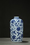 A BLUE AND WHITE CYLINDRICAL 'LOTUS' TEA CADDY 
