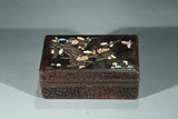 A CHINESE ZITAN HARDSTONE AND SILVER INLAID BOX 