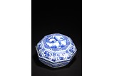 A CHINESE BLUE AND WHITE OCTAGONAL 'FIGURES' COVERED BOX