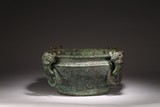 A CHINESE BRONZE YU VESSEL WITH BEAST HANDLES
