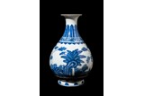 A CHINESE BLUE AND WHITE YUHUCHUN VASE