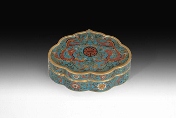 A Chinese cloisonné enameled lidded box