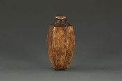 A Chinese horn snuff bottle