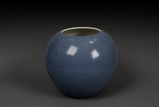 A LARGE ROUND BLUE GLAZED SCROLL POT