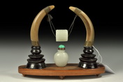 A SET OF TABLE DECORATION WITH HORNS JADE SNUFF BOTTLE AND JADE THUMB RING