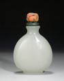 A WHITE JADE SNUFF BOTTLE