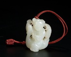 A WHITE JADE CARVING FONDLING PIECE