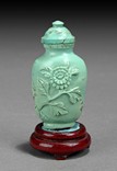 A CARVED TURQUOISE SNUFF BOTTLE