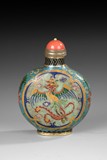 AN ENAMELED CLOISONNE SNUFF BOTTLE OF DRAGON AND PHOENIX