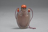 A CARVED AGATE SNUFF BOTTLE