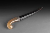 AN AGATE AND SILVER KNIFE WITH SHEATH