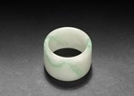 A JADEITE THUMB RING