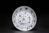 A LARGE BLUE AND WHITE 'FLOWERS' CHARGER