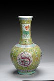 A LARGE EXPORT FAMILLE ROSE 'DRAGONS' VASE