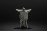 A BRONZE TRIPOD WINE VESSEL AND COVER, JUE