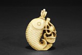 AN IVORY CARVED 'CARP' SNUFF BOTTLE