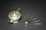 A SET OF SILVER TEAPOT AND SIX SILVER SPOONS