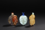 A GROUP OF THREE SNUFF BOTTLES