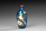 A MULTI-COLOR ENAMELED OVERLAY BLUE GLASS SNUFF BOTTLE