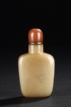 A CARAMEL-BROWN AGATE SNUFF BOTTLE
