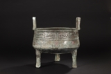 A VERY RARE BRONZE RITUAL TRIPOD VESSEL, DING