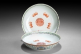 A PAIR OF FAMILLE ROSE 'FIVE BATS AND SHOU' DISHES