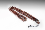 A STRAND OF FIFTY-NINE (59) FACETED AGATE NECKLACE