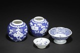 A GROUP OF FOUR BLUE AND WHITE PORCELAIN