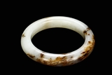 A NEPHRITE JADE BANGLE WITH GIA CERTIFICATE
