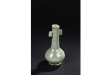A LONGQUANYAO CELADON GLAZED BOTTLE VASE WITH LUG HANDLES