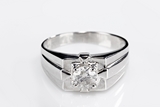 A SOUTH AFRICAN 18K WHITE GOLD GENTLEMAN DIAMOND RING