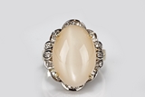 A 14K GOLD NATURAL BRAZILIAN CAT'S-EYE MOONSTONE DIAMOND RING