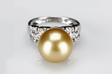 A 18K WHITE GOLD AUSTRALIAN SOUTH SEA GOLDEN PEARL DIAMOND RING