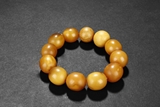 A VINTAGE BUTTERSCOTCH AMBER BEAD BRACELET