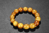 A VINTAGE BUTTERSCOTCH AMBER BEAD BRACELET
