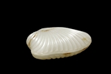A WHITE JADE SHELL-FORM BOX