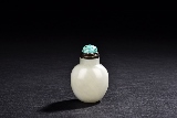 A WHITE JADE SNUFF BOTTLE WITH TURQUOISE STOPPER