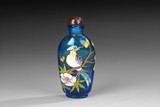 A MULTI-COLOR ENAMELED OVERLAY BLUE GLASS SNUFF BOTTLE