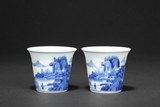 A PAIR OF BLUE AND WHITE WINE CUPS