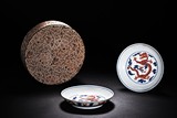 A PAIR OF BLUE AND WHITE AND IRON-RED DRAGON DISHES