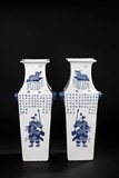 A PAIR OF BLUE AND WHITE 'WU SHUANG FIGURES' VASES