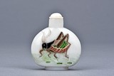 A GLASS GRASSHOPPER SNUFF BOTTLE