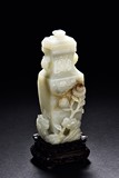 A WHITE JADE 'CHRYSANTHEMUM' VASE