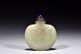 A WHITE JADE SNUFF BOTTLE