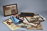 A GROUP OF VINTAGE POSTCARDS AND PHOTOS 