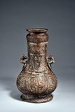 A BRONZE RITUAL WINE VESSEL, HU